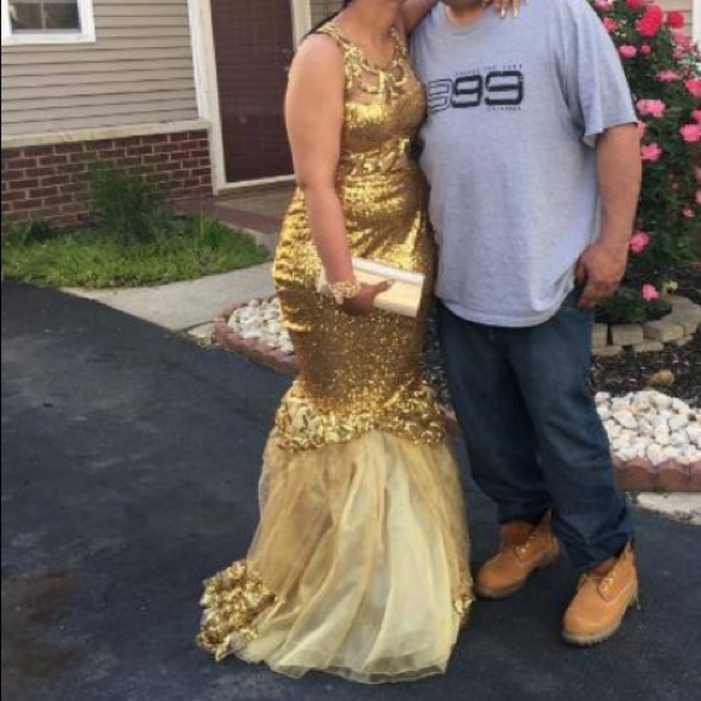 GOLD DRESS - Picture 2 of 3